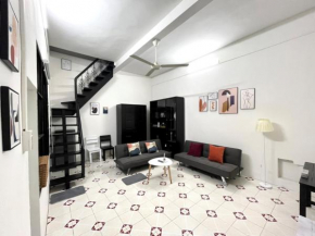 Old Quarter spacious Whole 2-floor apartment, next to Train Cafe street